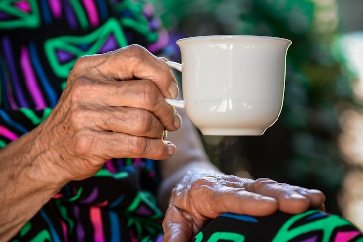 7 Warning Signs Your Aging Parent May Need In-Home Care